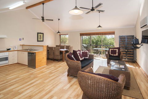 Bay Village Resort & Spa - Mackay Tourism 7