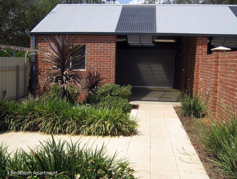 Charles Sturt Suites & Apartments - Mackay Tourism 1