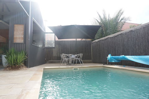 Charles Sturt Suites & Apartments - Mackay Tourism 4