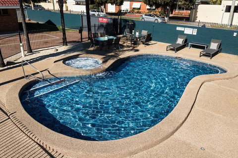 Addison Motor Inn - Mackay Tourism 3