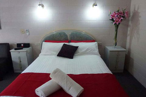 The Grampians Motel & The Views Restaurant - Mackay Tourism 6