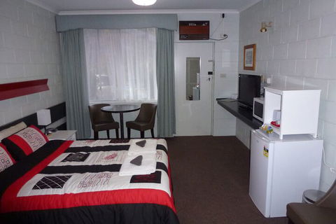The Grampians Motel & The Views Restaurant - Mackay Tourism 7