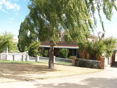 Kinross Inn - Mackay Tourism 1