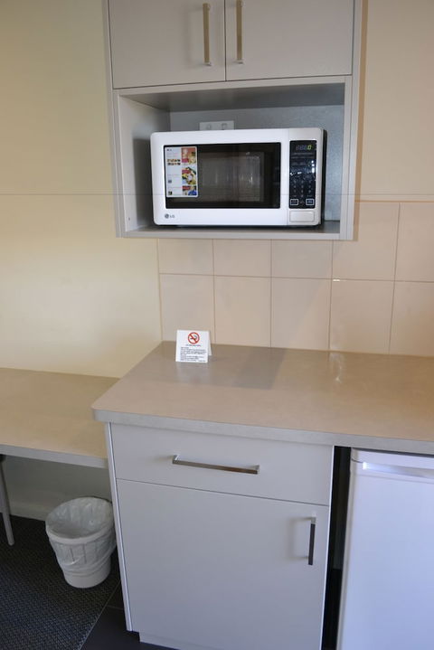 Werribee Motel & Apartments - Mackay Tourism 5