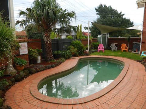 Werribee Motel & Apartments - Mackay Tourism 1