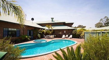 Tree Top Walk Motel - Mackay Tourism 2