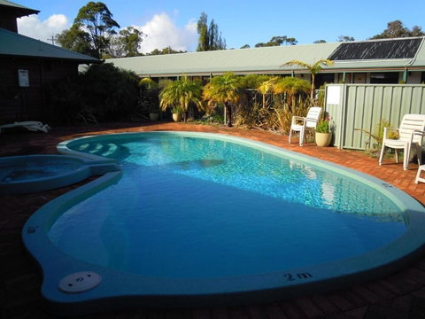 Tree Top Walk Motel - Mackay Tourism 0