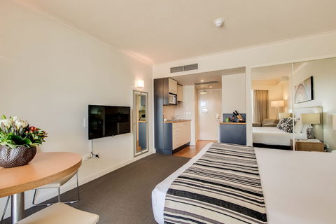 Central Cosmo Apartments - Mackay Tourism 4