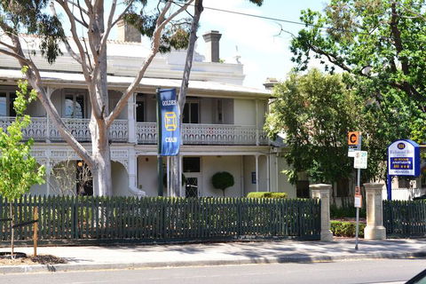 Richmond Hill Hotel - Mackay Tourism 1