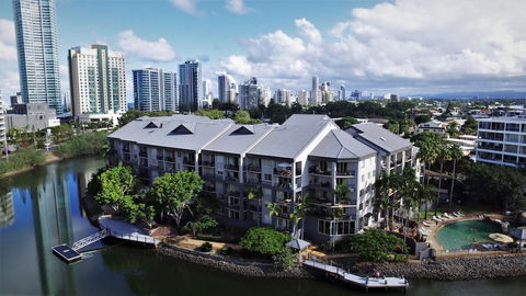 Paradise Island Resort - Mackay Tourism 1