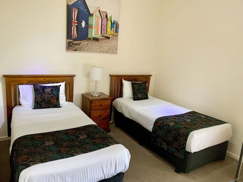 Ensenada Motor Inn And Suites - Mackay Tourism 2