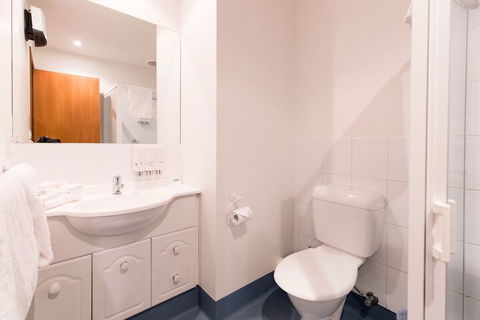 Bay Hotel Apartments - Mackay Tourism 7