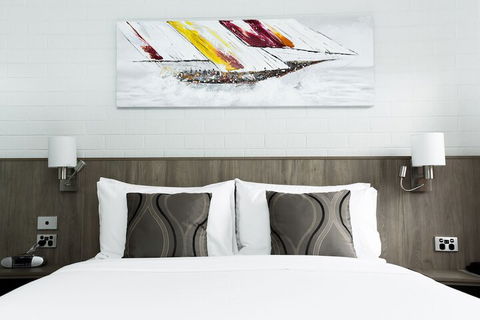 Bay Hotel Apartments - Mackay Tourism 5