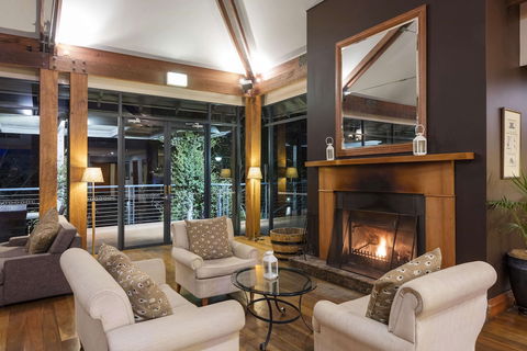 Oaks Cypress Lakes Resort - Mackay Tourism 0