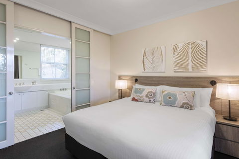 Oaks Cypress Lakes Resort - Mackay Tourism 6