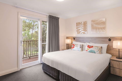 Oaks Cypress Lakes Resort - Mackay Tourism 5