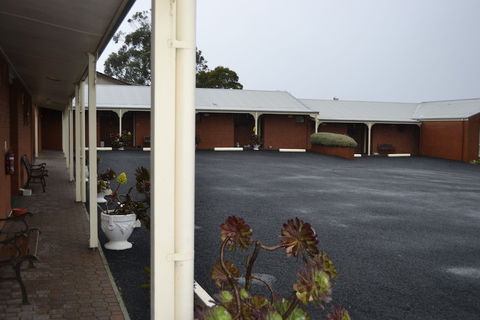 Whalers Rest Motor Inn - Mackay Tourism 0