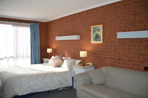 Whalers Rest Motor Inn - Mackay Tourism 4