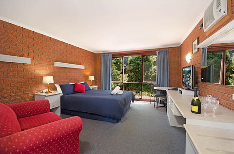 Whalers Rest Motor Inn - Mackay Tourism 5
