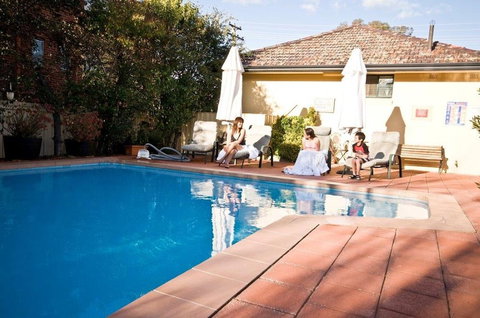 Country Plaza Queanbeyan - Mackay Tourism 3