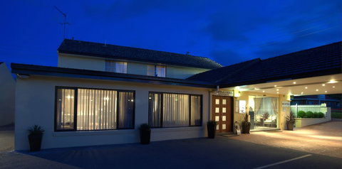 Country Plaza Queanbeyan - Mackay Tourism 0