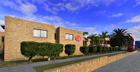 Metro Inn Ryde - Mackay Tourism 0