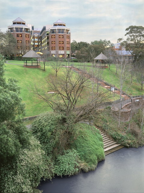 Amora Hotel Riverwalk Melbourne - Mackay Tourism 3