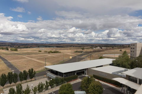 Rydges Mount Panorama Bathurst - Mackay Tourism 3