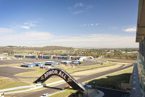 Rydges Mount Panorama Bathurst - Mackay Tourism 6