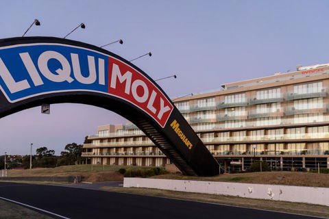 Rydges Mount Panorama Bathurst - Mackay Tourism 7