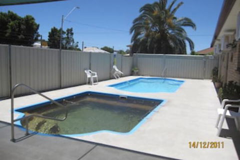 Dragon Phoenix Motel & Restaurant - Mackay Tourism 7