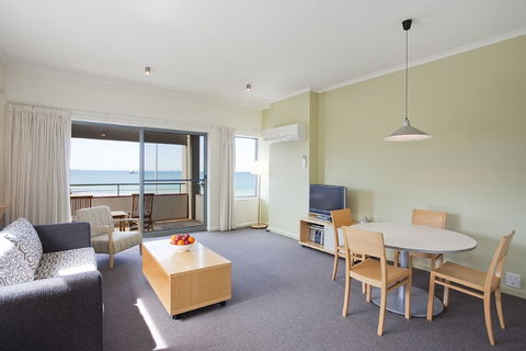 Cumberland Lorne Resort - Mackay Tourism 6