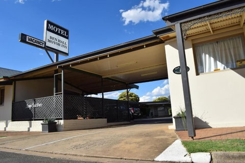 Ben Hall Motor Inn - Mackay Tourism 1