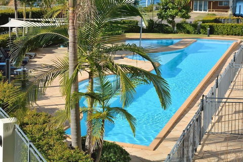 Boathouse Resort Tea Gardens - Mackay Tourism 1