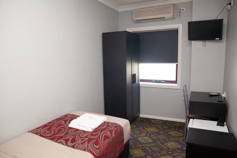 Royal Hotel Singleton - Mackay Tourism 5