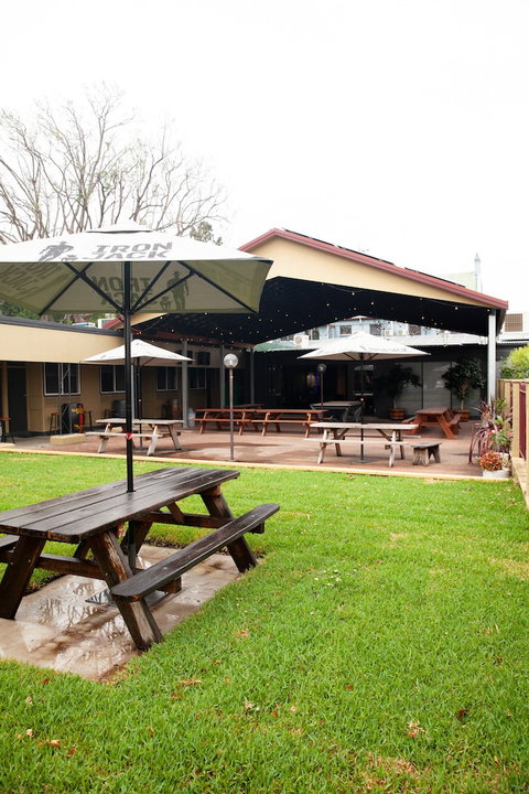 Royal Hotel Singleton - Mackay Tourism 0