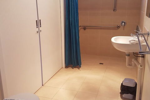Bentley Waterfront Motel & Cottages - Mackay Tourism 7
