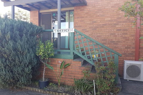Bentley Waterfront Motel & Cottages - Mackay Tourism 5