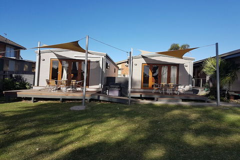 Bentley Waterfront Motel & Cottages - Mackay Tourism 3