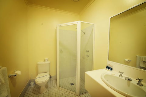 Hotel Victoria - Griffith - Mackay Tourism 4