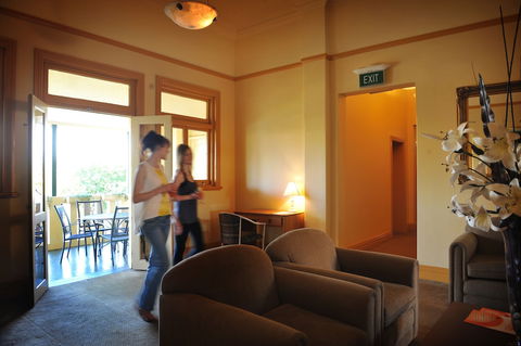 Hotel Victoria - Griffith - Mackay Tourism 0