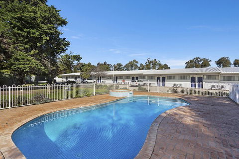 Byer Fountain Motor Inn, Holbrook - Mackay Tourism 7