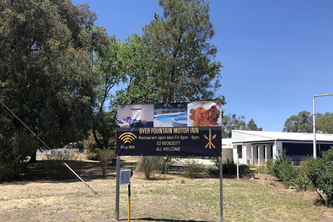 Byer Fountain Motor Inn, Holbrook - Mackay Tourism 4