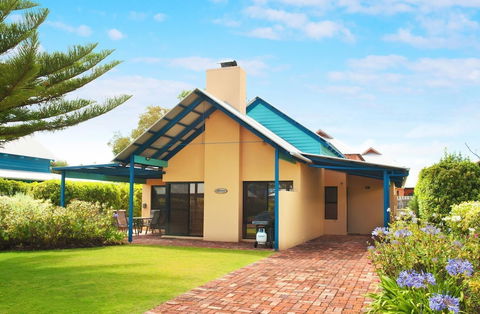 Dunsborough Beach Cottages - Mackay Tourism 0