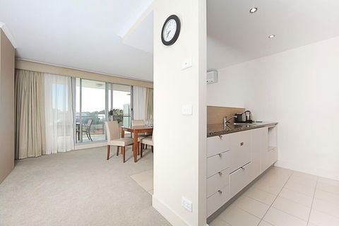 Accommodate Canberra - The Avenue - Mackay Tourism 4