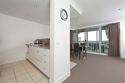 Accommodate Canberra - The Avenue - Mackay Tourism 6