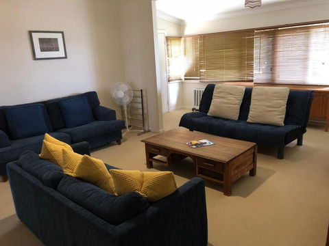 2 Jocelyn Street. Dalmeny - Mackay Tourism 5