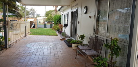 Darling River Motel - Mackay Tourism 5