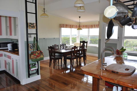 Beths Cottage Roaring 40s - Mackay Tourism 5
