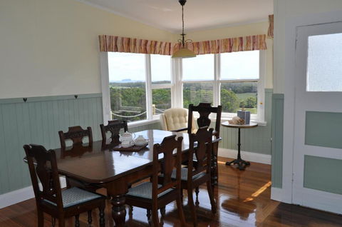 Beths Cottage Roaring 40s - Mackay Tourism 4